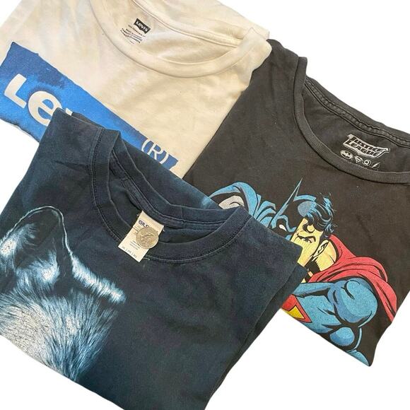 2XL Graphic Three Shirt Bundle - Justice League, Wolf, and Levi’s - Picture 1 of 4